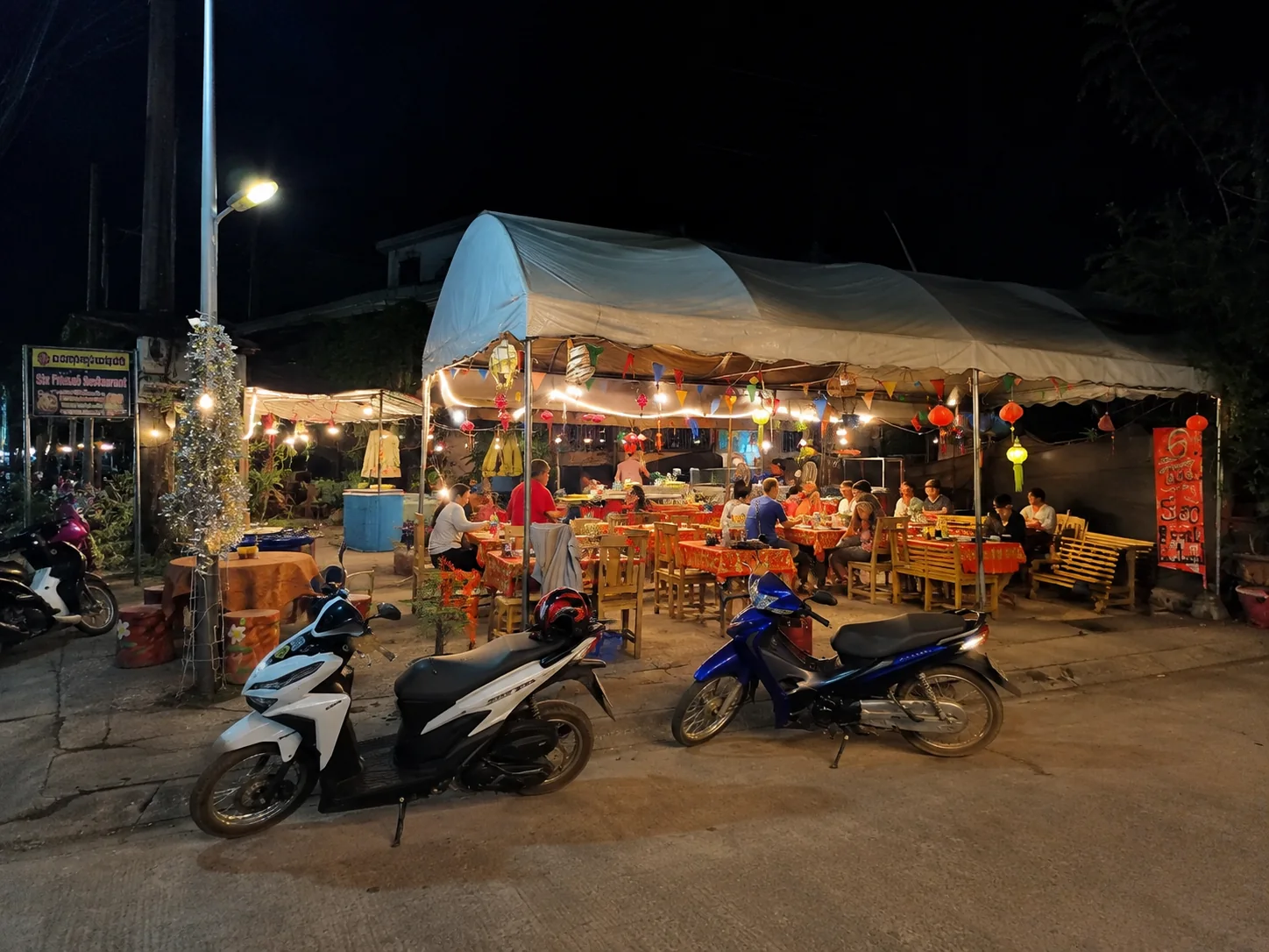 Six Friends Restaurant in Thakhek