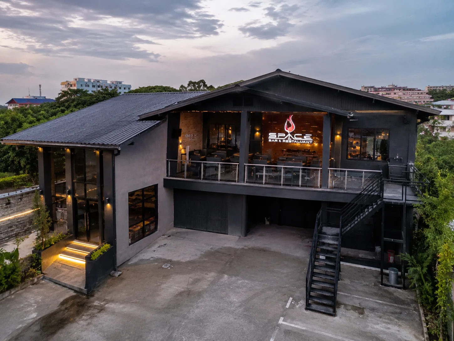 Space Bar And Restaurant in Thakhek